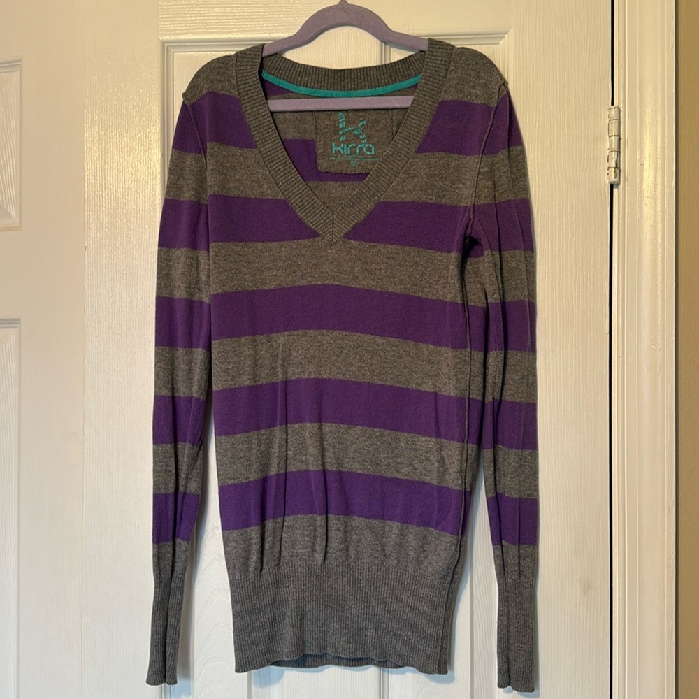 💜 Kirra Striped V-neck Sweater